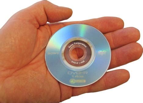 dvd - Using those mini CDs in a MacBook Pro aluminium - is the media ...