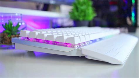 9 Best White Mechanical Keyboard 2024 [Complete Your Setup] - 7Beasts