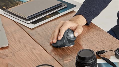 Logitech MX Master 3 vs MX Ergo: Which One Has Better Features? - The ...