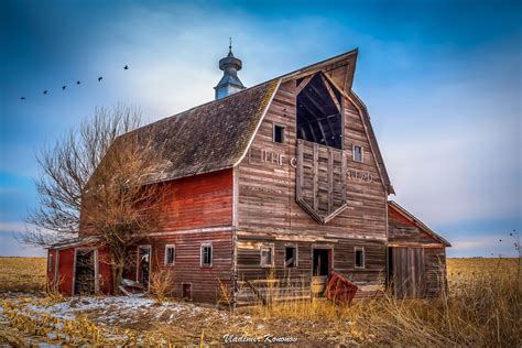 Old red barn | Vlad Kononov | Old barns, Barn pictures, Barn photography