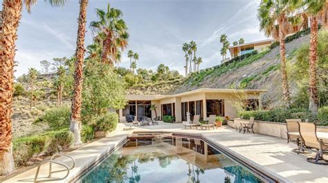 Suzanne Somers to 'downsize' from Palm Springs home to $2.35 million house