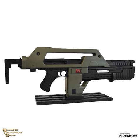 Check Out This Wicked Cool ALIENS Pulse Rifle Replica From Sideshow ...