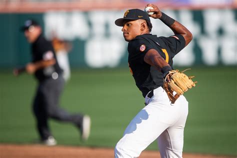 PHOTOS: Tennessee baseball wins NCAA Tournament game versus Charlotte