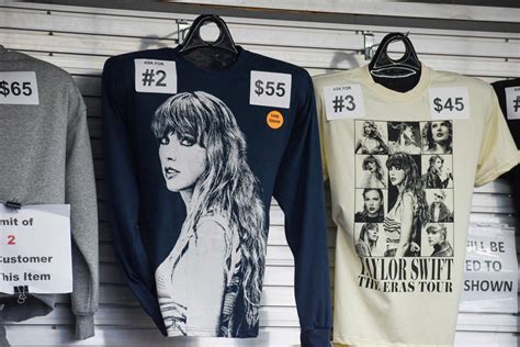 Thousands of fans line up for Houston Taylor Swift merch