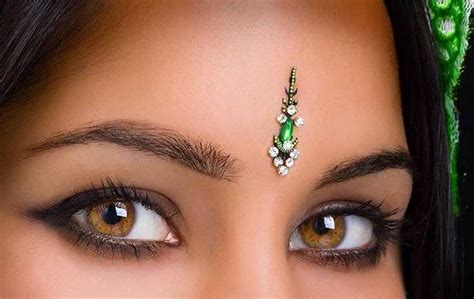 Bindi Designs According To Face Shapes