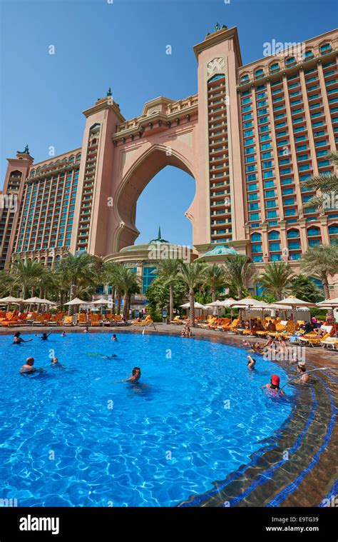 Atlantis Hotel The Palm Dubai UAE Stock Photo - Alamy