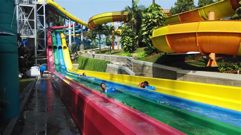 Olahraga sekaligus Rekreasi di The Wave Pondok Indah Water Park, Kolam ...