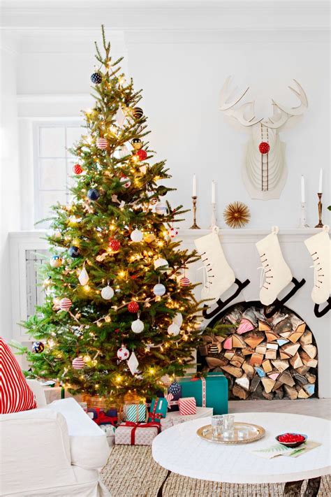 Upgrade Your Christmas Tree Game with These Decorating Ideas | Cool ...