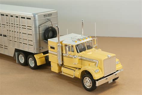 White Western Star Semi Tractor -- Plastic Model Truck Kit -- 1/25 ...