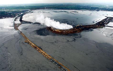 What Caused This Massive Mud Volcano Eruption in Indonesia? - Atlas Obscura