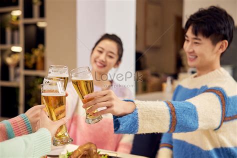 Young People Drinking Beer Picture And HD Photos | Free Download On Lovepik