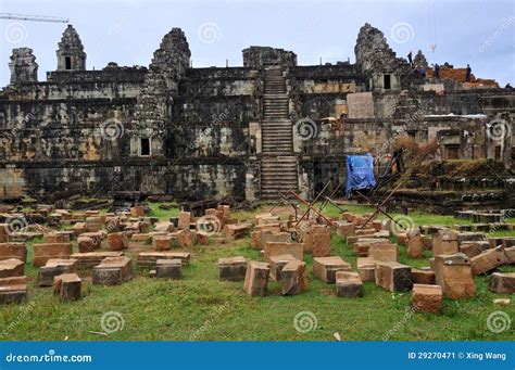 Phnom Bakheng in Angkor Wat Stock Image - Image of asian, architecture ...