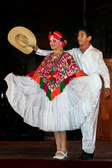 The Huapango Dance: Intricate Footwork and Cultural Flourish | Mexico ...