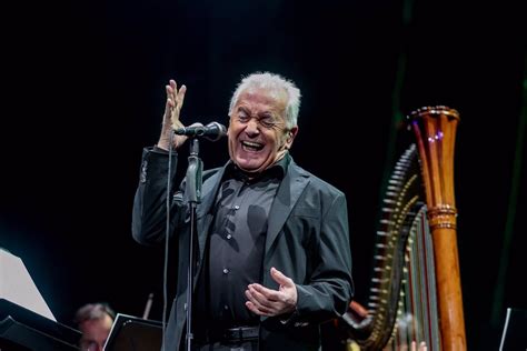 Víctor Manuel celebra su 75 cumpleaños y sus bodas de oro en la música ...