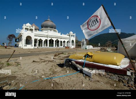 Banda aceh mosque tsunami hi-res stock photography and images - Alamy