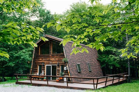 6 Best Pocono Mountains Cabin Rentals - Airbnb 2020 | Field Mag