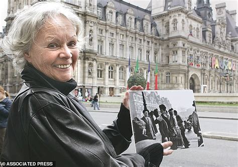 Young Parisienne immortalised by photographer Robert Doisneau kissing ...