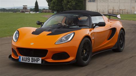 Lotus Elise Interior Layout & Technology | Top Gear