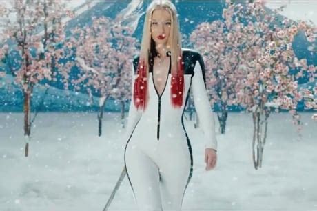 Iggy Azalea "Black Widow" (ft. Rita Ora) (video)