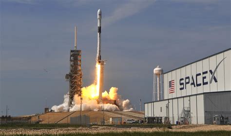 SpaceX Delayed The Falcon 9 Rocket Launch To Deploy 60 "Starlink ...