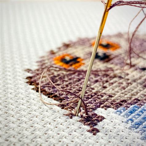 Embroidery 101: How to Thread an Embroidery Needle