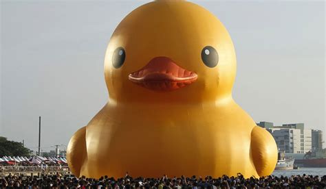 Big yellow duck makes Va. debut in Norfolk - WTOP News