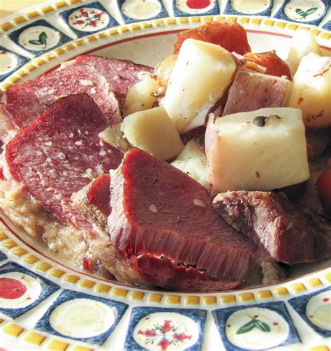 Corned Beef & Potatoes. Perfect for St. Paddy's day, or any other day ...