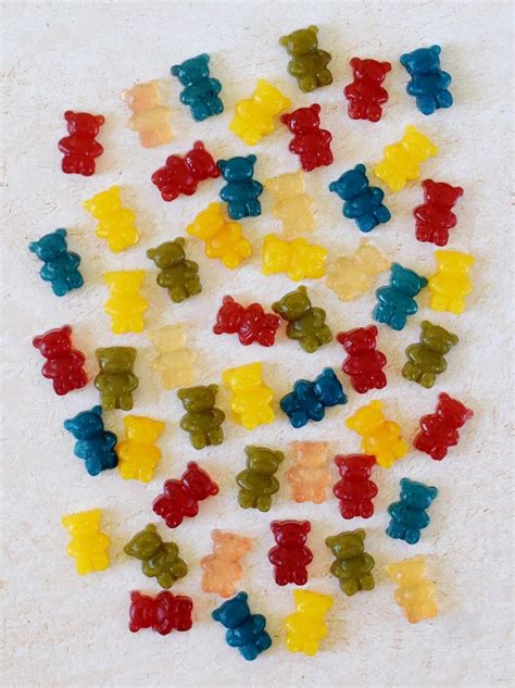 Vegan Gummy Bears (No Gelatin Gummies Recipe) - Elavegan