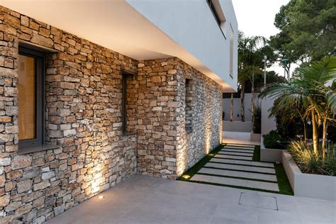 Descubrir 57+ imagen fachadas de casas con piedra natural - Abzlocal.mx