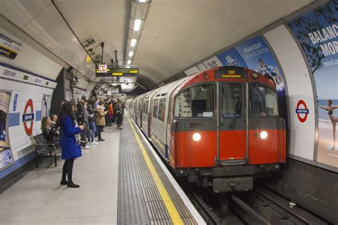 Piccadilly Line | An unidentified Piccadilly Line 1972 Stock… | Flickr