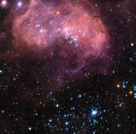 Hubble view of the huge star formation region N11 in the Large ...