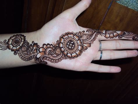 Simple and Beautiful Mehndi Designs | Simple Mehndi Designs by Ayesha ...