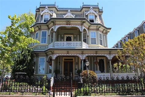 What’s That House? A Guide to Victorian Homes