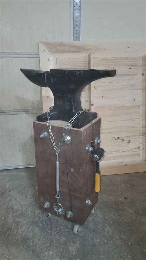 New anvil, New stand. : blacksmithing