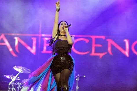 Amy Lee on the concert - Evanescence Photo (37738248) - Fanpop