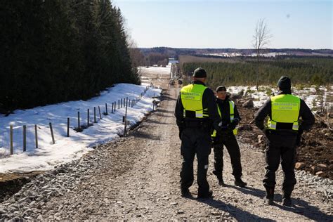 Newest NATO member Finland starts building fence on Russian border ...