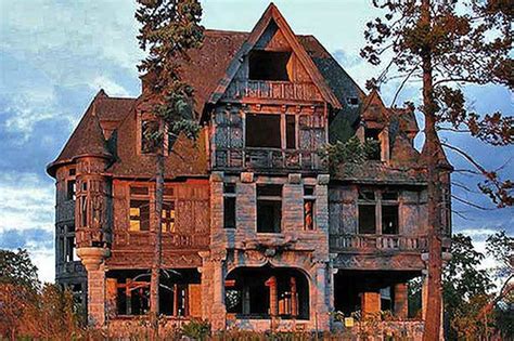 The Spookiest, Creepiest Old Houses For Sale in America | Creepy old ...