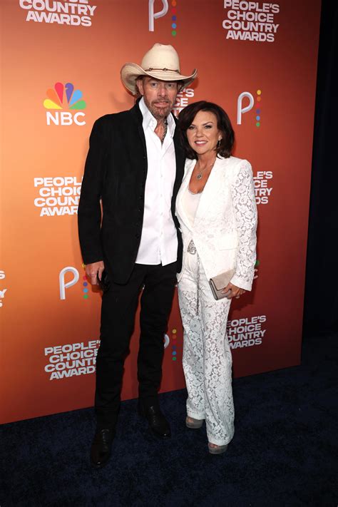 Toby Keith Steps Out With Wife Tricia at the 2023 People’s Choice ...