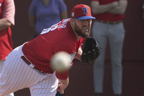 Relief pitcher Tommy Hunter could join the Phillies this weekend