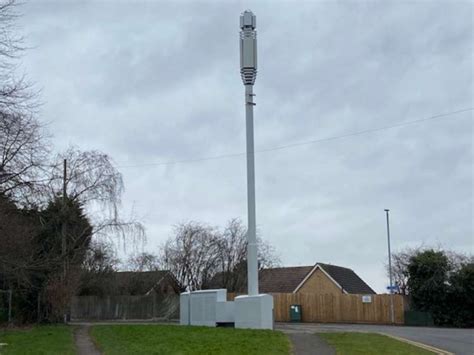 Council gives 20-metre 5G mast near Warwick Hospital the green light ...