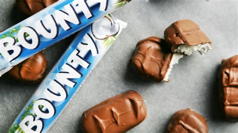 Homemade Bounty Bars | Recipe | Bounty chocolate, Coconut chocolate ...