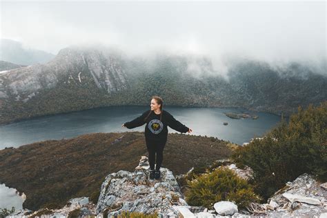 Hiking the Cradle Mountain Summit in Tasmania — Gentri Lee Blog