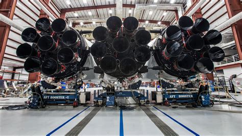 SpaceX executive talks rocket R&D: "Nobody paid us to make Falcon Heavy"