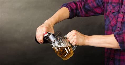 The Correct Way To Pour A Beer Out Of A Bottle Or Can | VinePair