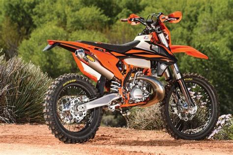 KTM 200 2 TEMPI MODERNA: DIETRO LA COSTRUZIONE - Dirt Bike Magazine