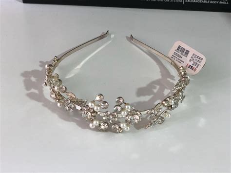 Crown, Women's Fashion, Jewelry & Organisers, Necklaces on Carousell