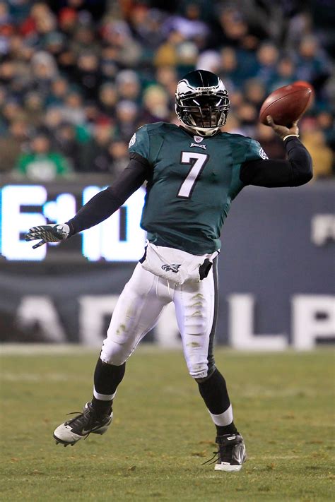 Michael Vick: Eagles Put Franchise Tag on Him, What Does It Mean ...