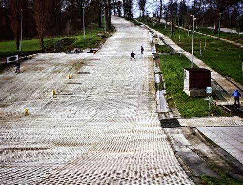 COTSWOLDS CASCADE: GLOUCESTER SKI CENTRE