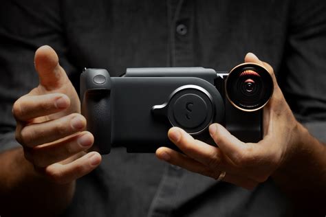 This battery grip turns any smartphone into a full-fledged professional ...