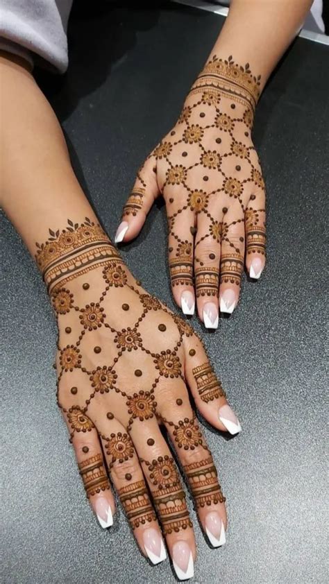 Simple Mehndi Design Images: 20 Stunning Ideas for Your Next Occasion!